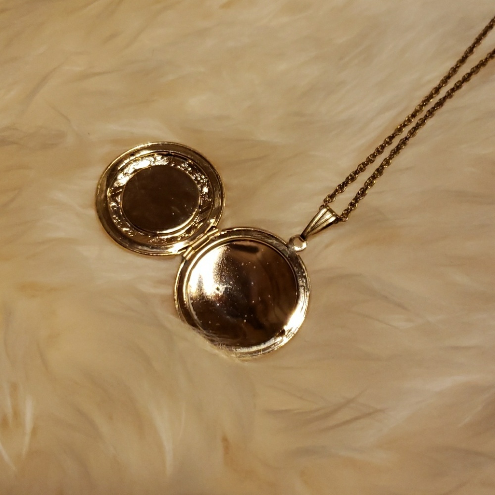 Locket Necklace - Picture 6 of 8